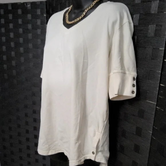 Jane & Delancey Heavy Cotton/Poly V-Neck Top - Picture 2 of 4